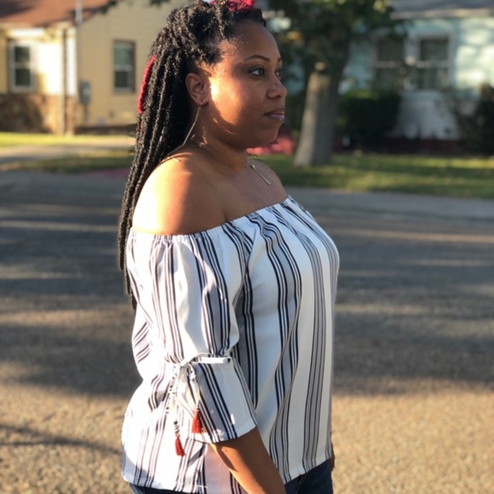 Flirty‎ off the shoulder top - Picture 2 of 6